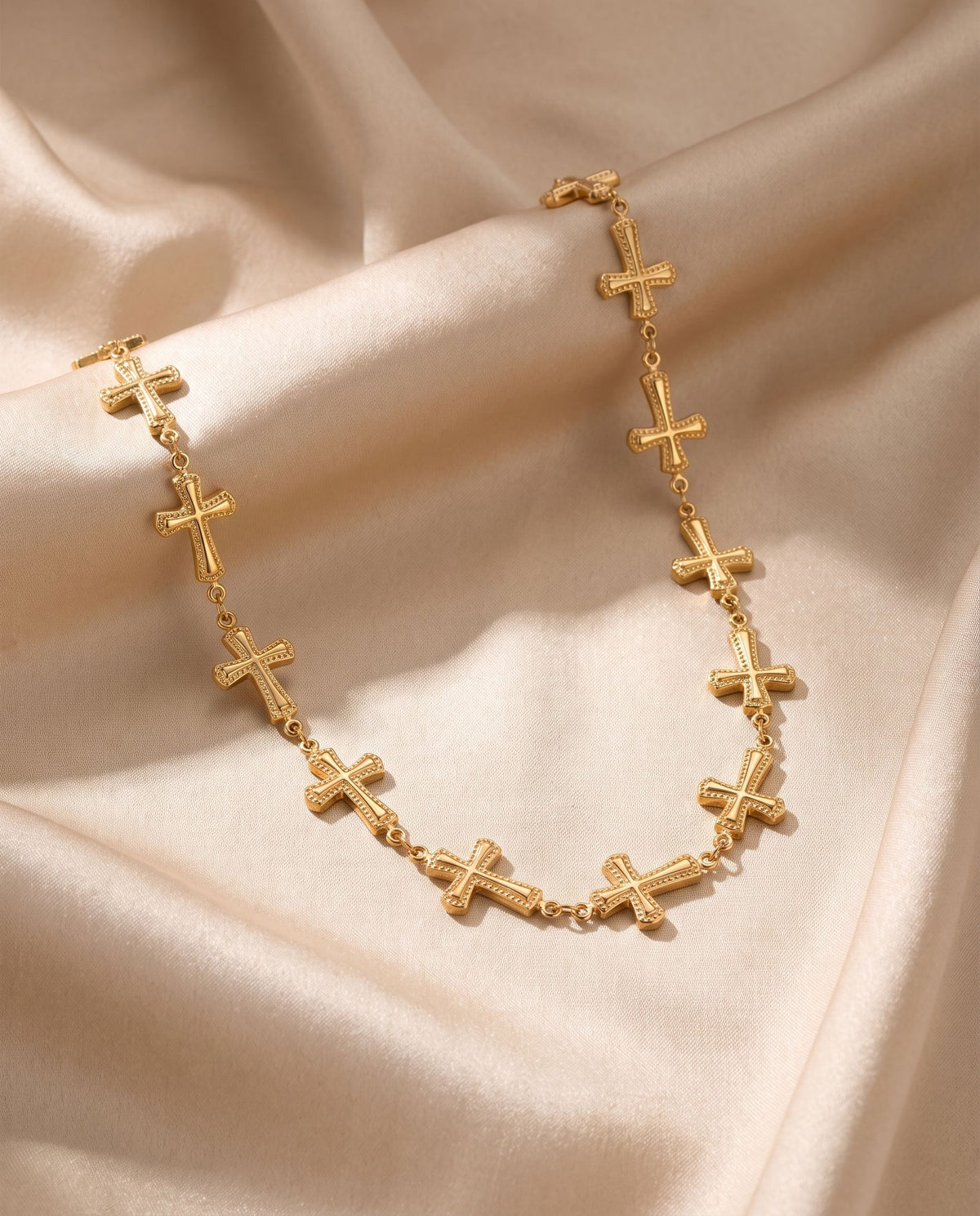 Collier croix doré