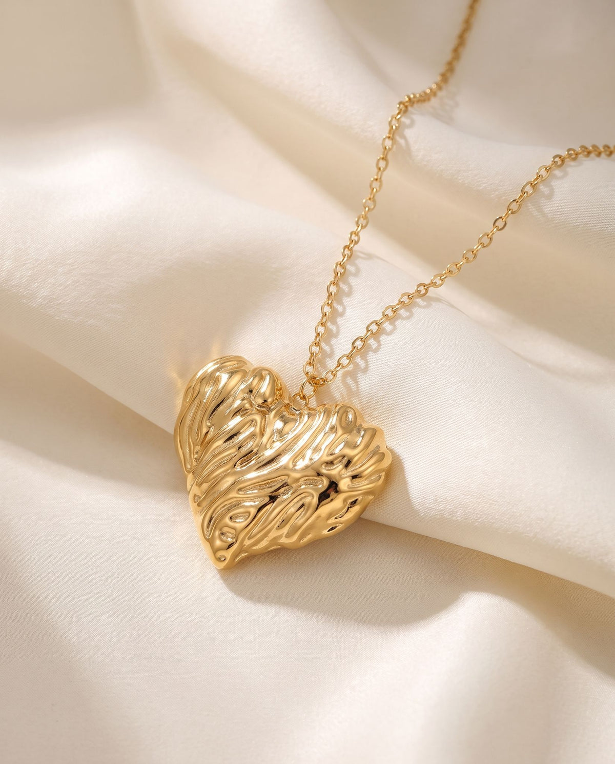 Collier doré pendentif cœur